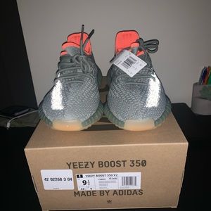 Yeezy Boost 350 V2 Desert Sage size 9.5